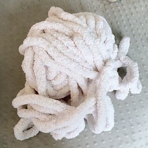 CREAM FUZZY YARN